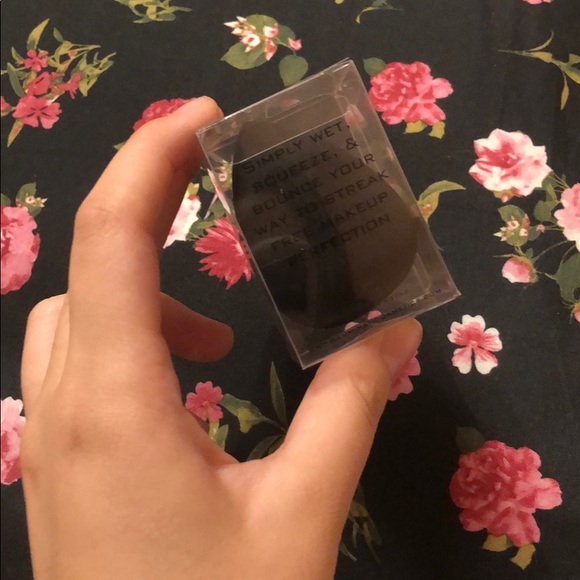 Cosmetic sponge by ILLUMINATI - Picture 2 of 2